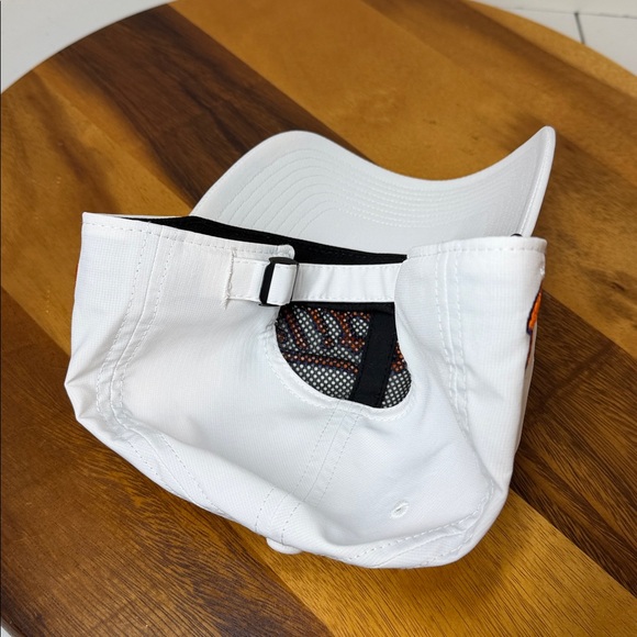 Titleist Clemson Tigers 2018 National Champions Adjustable Cap White Orange Paw - Picture 11 of 12